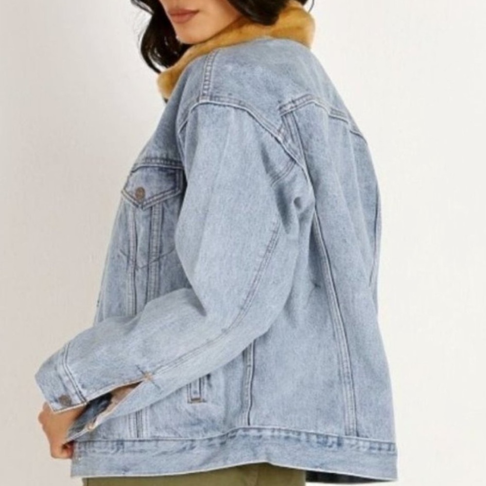 Levi's Blue Light Wash Denim Sherpa Jacket Reversible Size Medium - Picture 3 of 8
